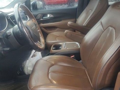 Used 2020 Chrysler Pacifica Limited w/ Advanced Safetytec Group FWD image 7