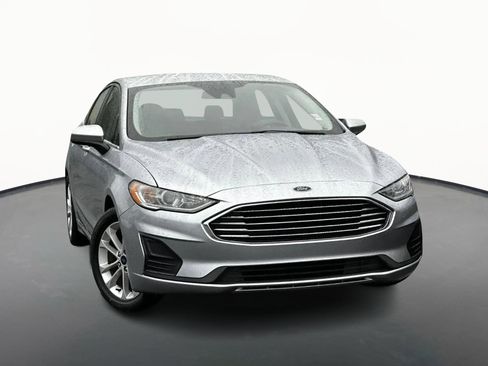 Used 2020 Ford Fusion SE image 3