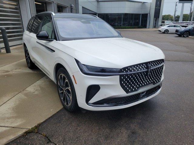 Certified 2024 Lincoln Nautilus Reserve w/ Equipment Group 202A AWD/4WD image 8