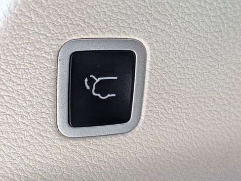 Used 2024 Chrysler Pacifica Touring-L FWD image 28