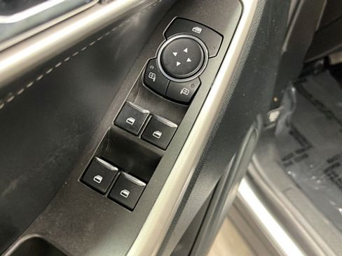 Used 2024 Ford Explorer XLT AWD/4WD image 20