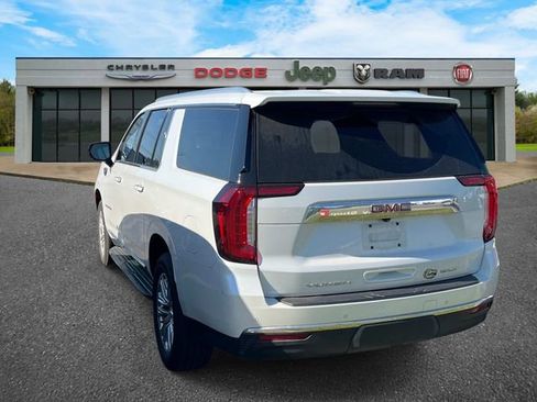 Used 2023 GMC Yukon XL SLT w/ SLT Premium Package AWD/4WD image 5