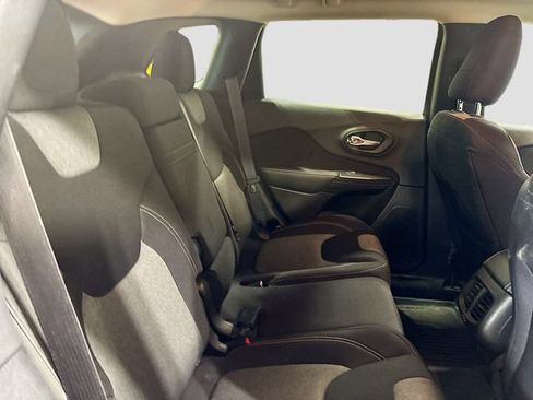 Used 2014 Jeep Cherokee Latitude w/ Cold Weather Group AWD/4WD image 18