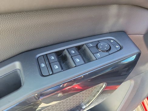 Certified 2025 Nissan Pathfinder SV FWD image 15