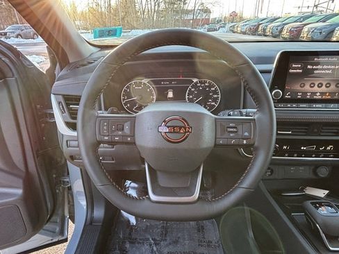 Used 2025 Nissan Rogue SV image 13