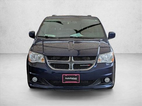 Used 2017 Dodge Grand Caravan SXT image 2