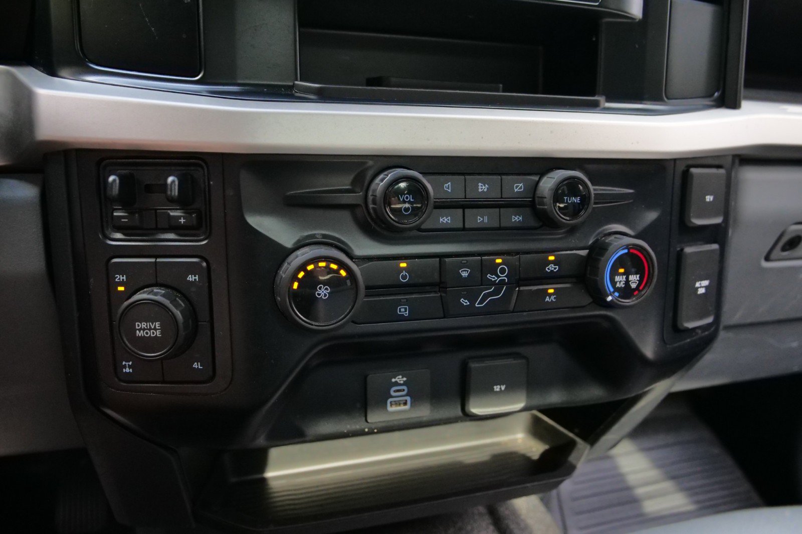 Used 2023 Ford F350 XL w/ 360-Degree Camera Package AWD/4WD image 17