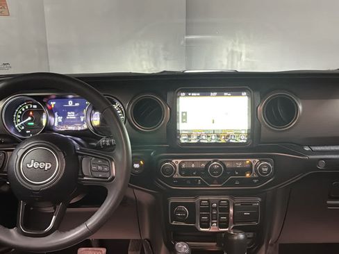 Used 2023 Jeep Wrangler Unlimited w/ Sun & Screen Package AWD/4WD image 29