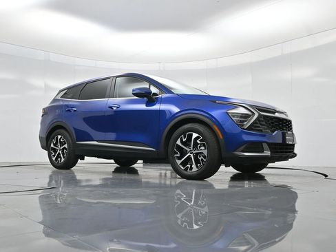 Used 2024 Kia Sportage EX image 2