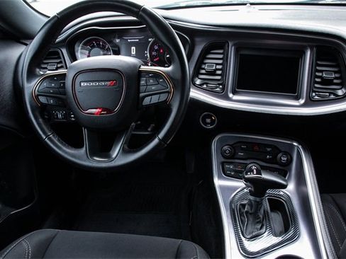 Used 2018 Dodge Challenger SXT image 29