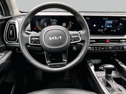 Used 2024 Kia Sorento S FWD image 5