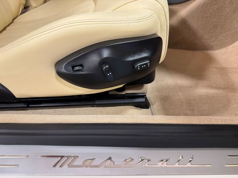 Used 2011 Maserati GranTurismo Convertible RWD image 45