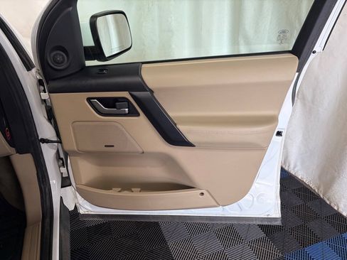 Used 2015 Land Rover LR2 AWD/4WD image 12