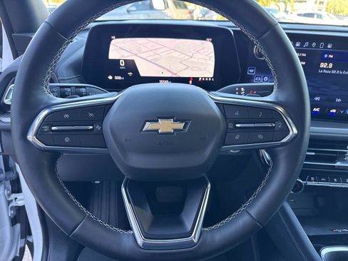 Used 2025 Chevrolet Traverse LT image 28