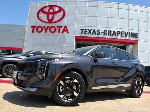 Used 2026 Kia Sportage LX FWD image 2