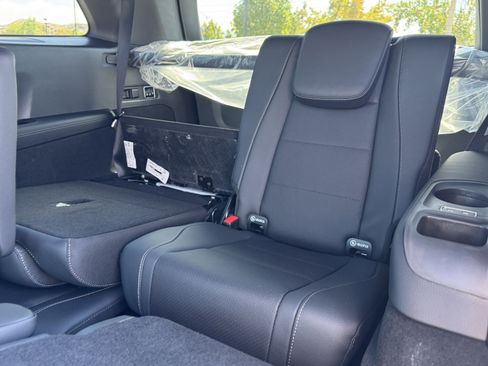 New 2025 Mercedes-Benz GLS 450 4MATIC image 31