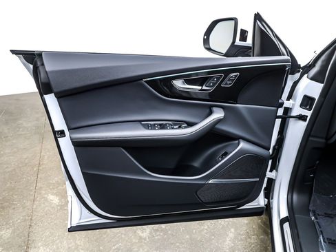 Used 2024 Audi Q8 Premium Plus image 22