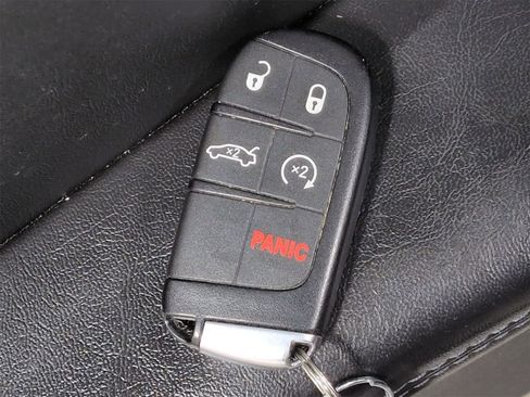 Used 2015 Chrysler 200 S w/ Comfort Group image 33