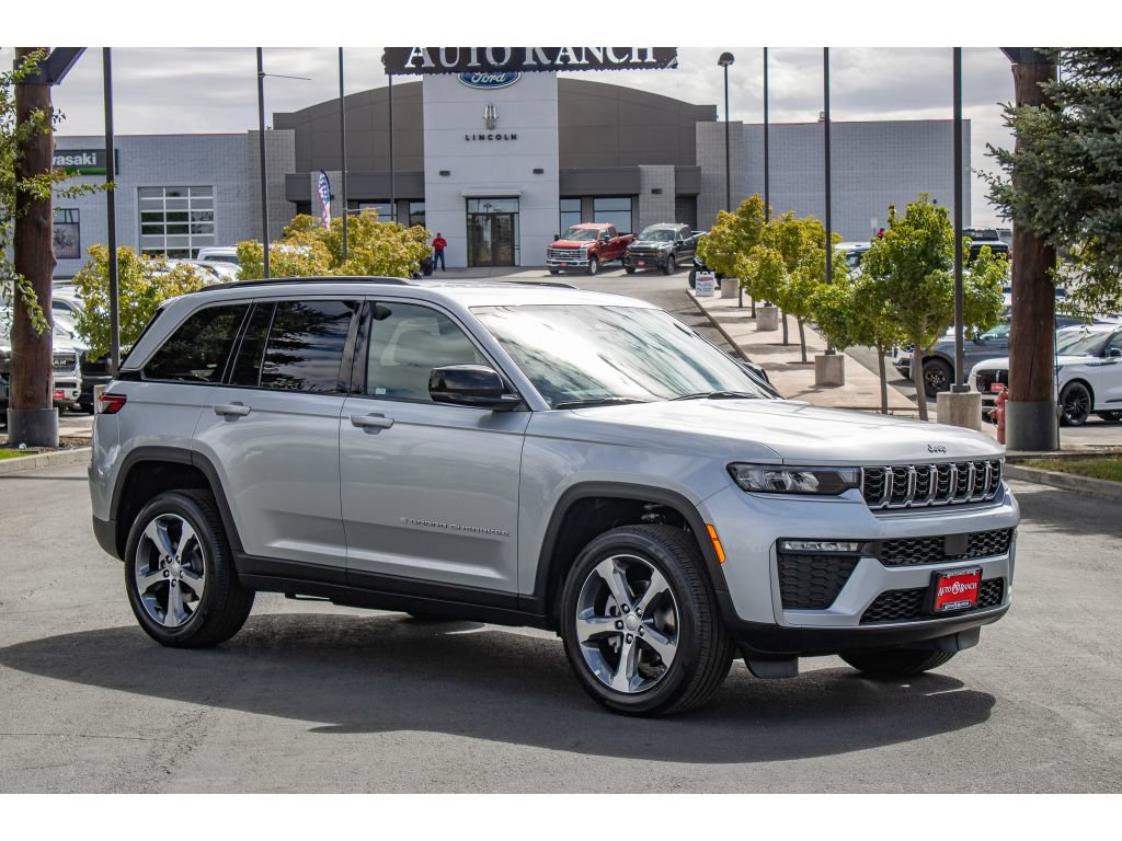 New 2026 Jeep Grand Cherokee Limited AWD/4WD image 2