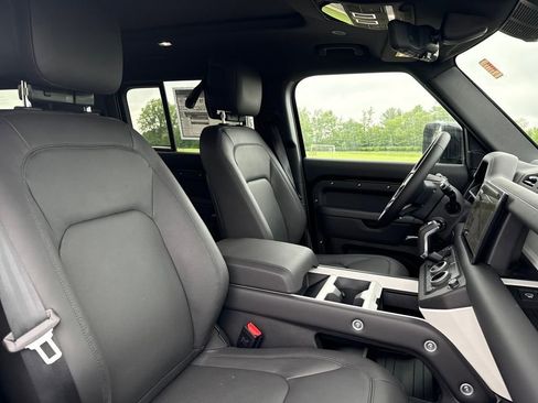 New 2025 Land Rover Defender 130 X-Dynamic SE image 16