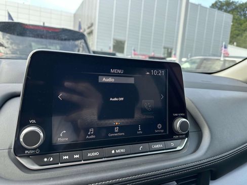 Used 2024 Nissan Rogue SV image 25