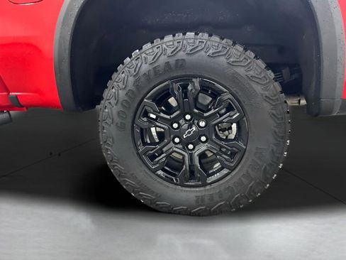 Used 2025 Chevrolet Silverado 1500 ZR2 w/ Technology Package image 14