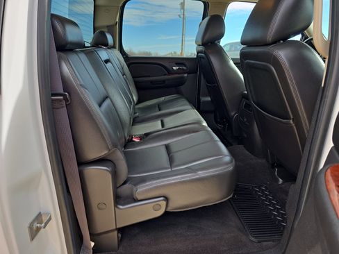 Used 2011 GMC Sierra 2500 SLT w/ SLT Convenience Package image 27