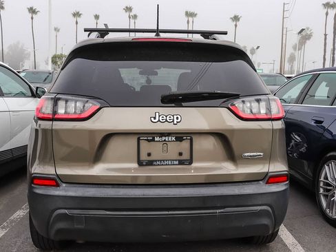 Used 2019 Jeep Cherokee Latitude w/ Popular Appearance Group image 4