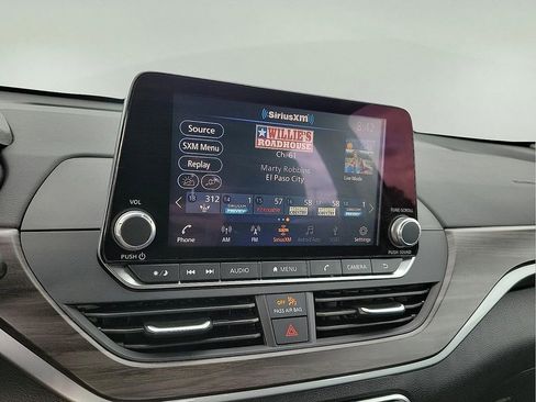 Used 2025 Nissan Altima 2.5 SV FWD image 15