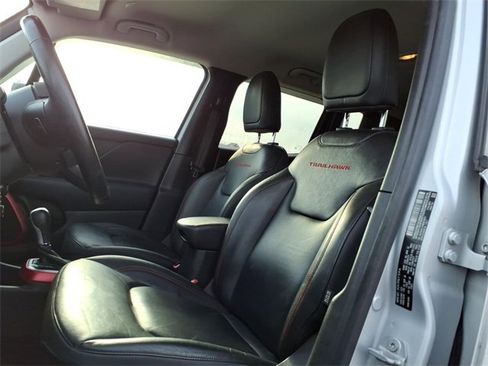 Used 2021 Jeep Renegade Trailhawk image 12