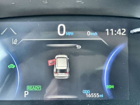 Used 2025 Toyota RAV4 XLE image 12