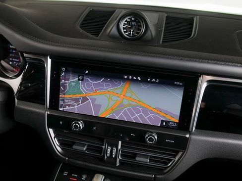 Certified 2026 Porsche Macan AWD/4WD image 18