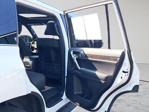 Used 2023 Lexus GX 460 Premium w/ Premium Package AWD/4WD image 25