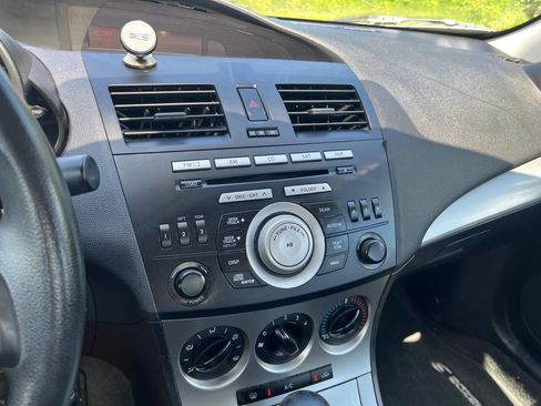 Used 2011 MAZDA MAZDA3 i Touring FWD image 18