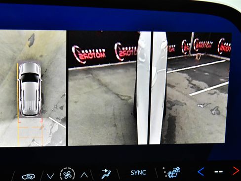 Used 2024 Chevrolet Traverse LT image 22