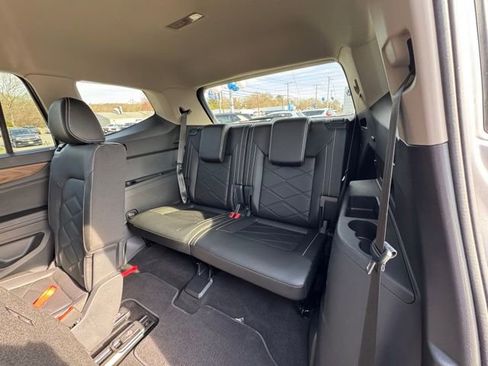 Used 2024 Volkswagen Atlas SE AWD/4WD image 12