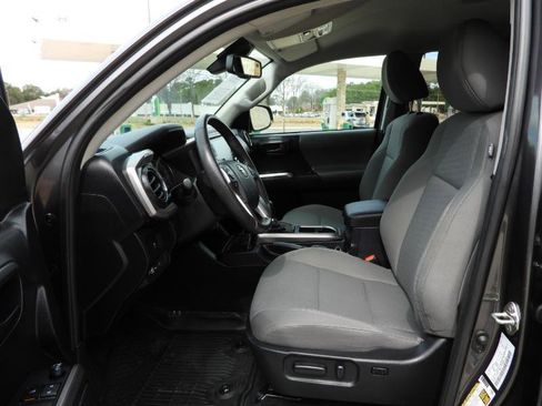 Used 2020 Toyota Tacoma SR5 image 38