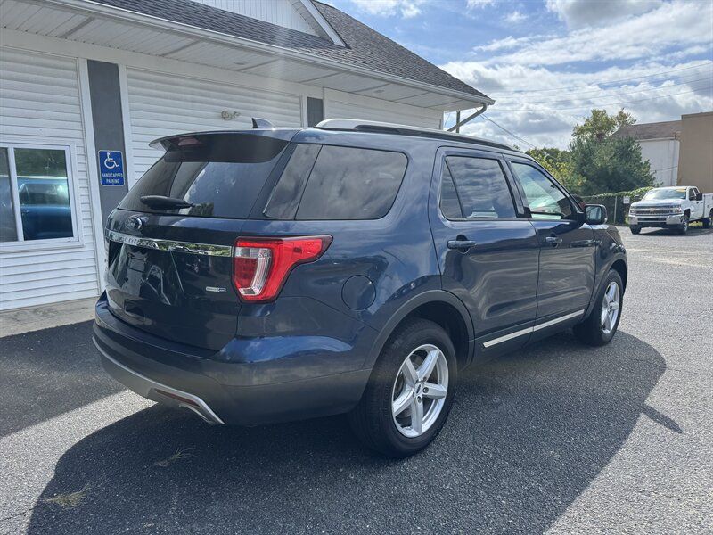 Used 2016 Ford Explorer XLT w/ Equipment Group 202A AWD/4WD image 4