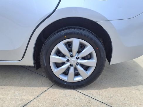 Used 2014 Toyota Corolla LE FWD image 9