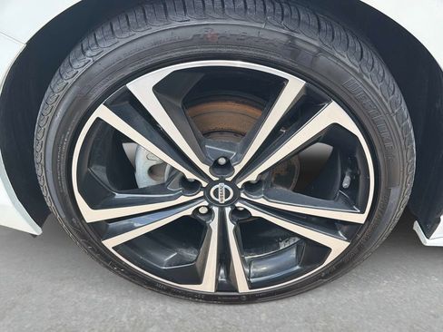 Used 2023 Nissan Sentra SR w/ Electronics Package FWD image 12