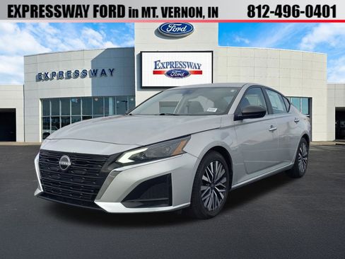 Used 2024 Nissan Altima 2.5 SV image 1