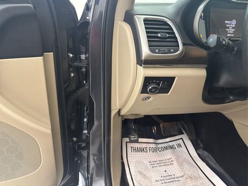 Used 2017 Jeep Grand Cherokee Limited image 29