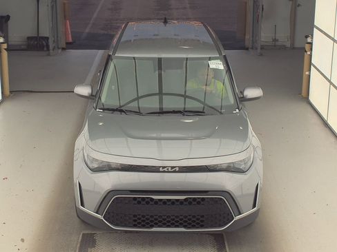 Used 2025 Kia Soul LX w/ LX Technology Package FWD image 2