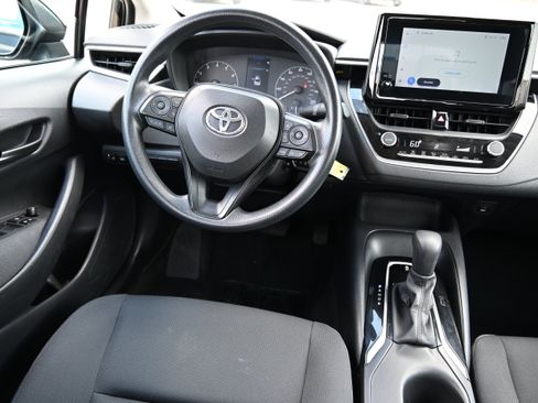 Used 2025 Toyota Corolla LE FWD image 10
