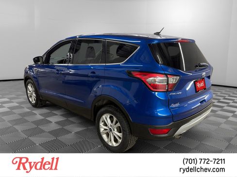 Used 2017 Ford Escape SE w/ SE Cold Weather Package AWD/4WD image 3