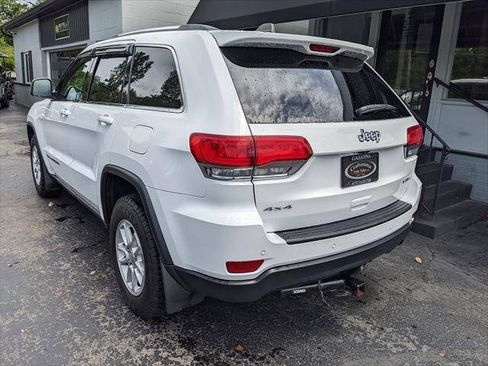 Used 2019 Jeep Grand Cherokee Laredo w/ Security & Convenience Group AWD/4WD image 3