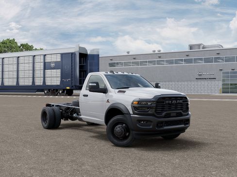 New 2026 RAM 5500 Tradesman AWD/4WD image 31