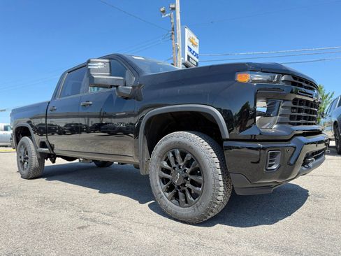 New 2026 Chevrolet Silverado 2500 Custom w/ Custom Value Package AWD/4WD image 8