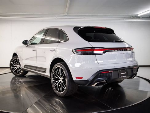 Certified 2023 Porsche Macan AWD/4WD image 3