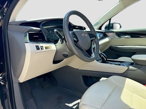 Used 2024 Cadillac XT6 Premium Luxury w/ LPO, Floor Liner Package AWD/4WD image 10